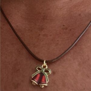 Neckless with Christmas pendent and
The chain tuodomro neckless adjustable